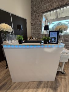 Give your corporate event the sophistication it deserves with a mobile bar for Thee House of Drinks.